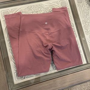 Mauve Lulu Lemon leggings in an 8.